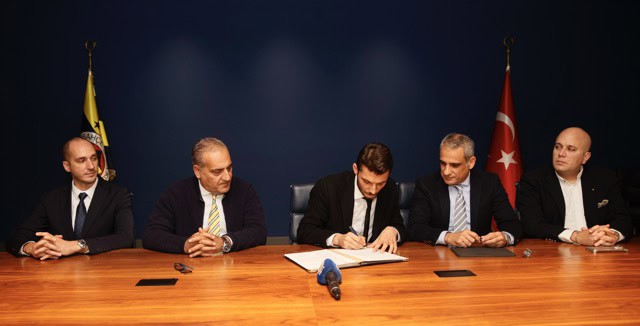 Kurumsal imza ve basın toplantısı, profesyonel organizasyon.