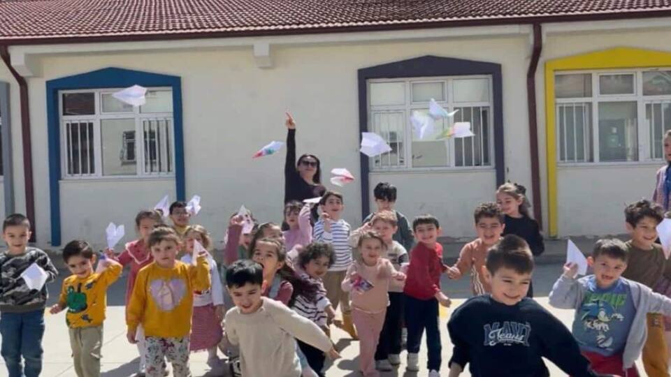Alaçam İlkokulu’nda Origami Uçaklarla Yaratıcılık ve El Becerileri Gelişiyor