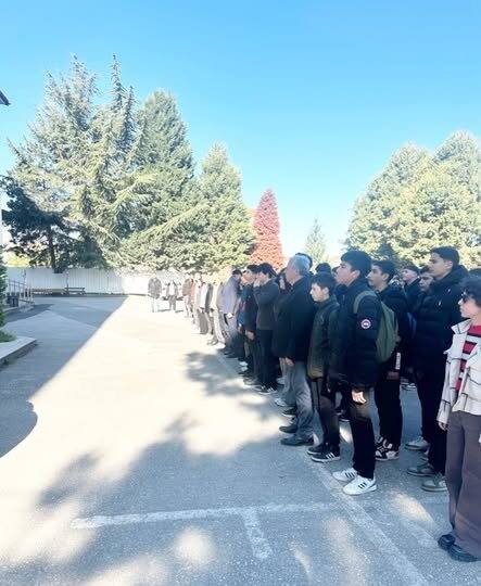 Sapanca'da Mesleki ve Teknik Anadolu Lisesi'nde Bayrak Törenine Anlamlı Katılım