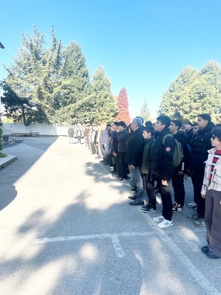 Sapanca'da Mesleki ve Teknik Anadolu Lisesi'nde Bayrak Törenine Anlamlı Katılım