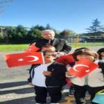 Sapanca’da Sekan Korrkmaz, Muazzez Sabri Gündoğar Okulu’ndaki bayrak törenine katıldı