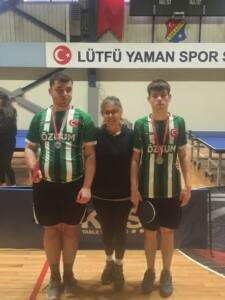 Sapanca'lı Öğrenciler Sakarya'daki Özel Eğitim Masa Tenisi Turnuvasında Büyük Başarı Elde Etti