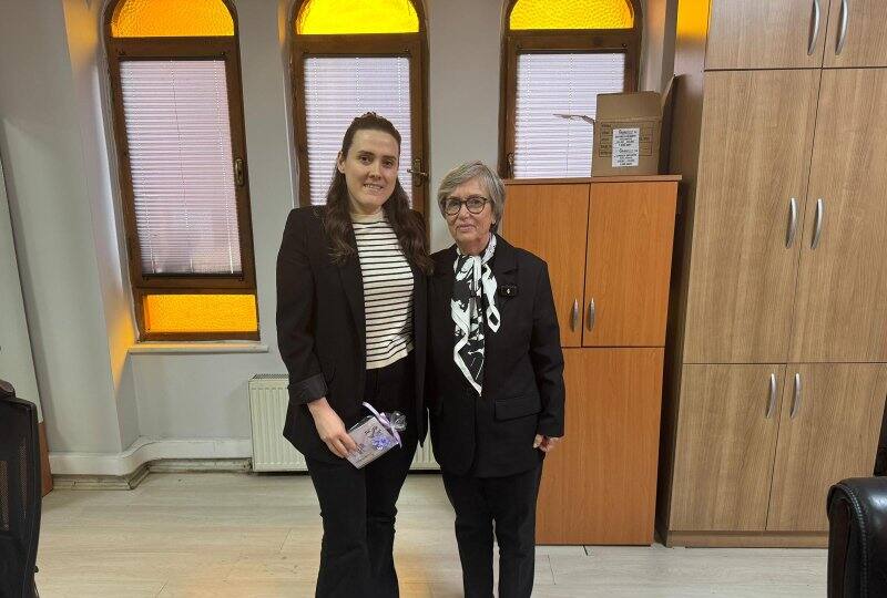 Sapanca Belediyesi'nden Kadın Çalışanlara 8 Mart'ta Anlamlı Ziyaret ve Kutlama